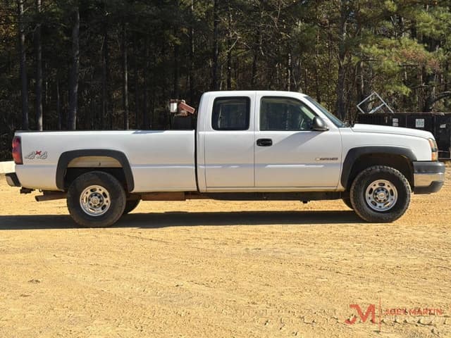 Image of Chevrolet 2500HD equipment image 1