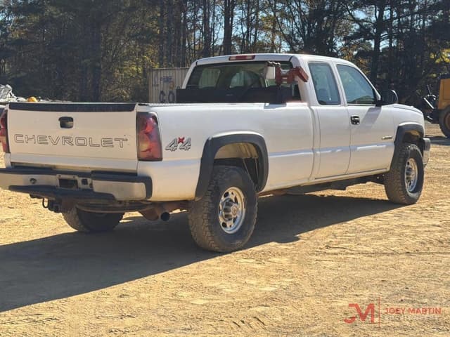 Image of Chevrolet 2500HD equipment image 2