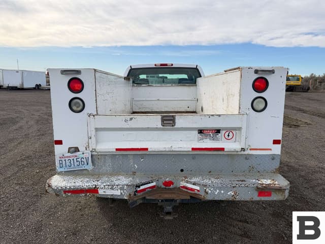 Image of Chevrolet 2500HD equipment image 3