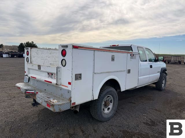 Image of Chevrolet 2500HD equipment image 4