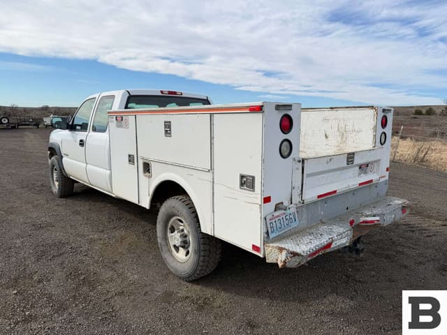 Image of Chevrolet 2500HD equipment image 2