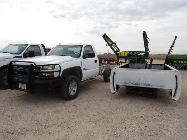 Image of Chevrolet 2500HD equipment image 3