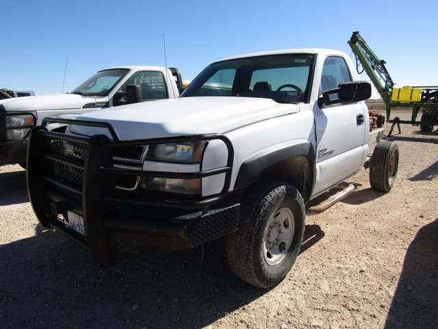 Image of Chevrolet 2500HD equipment image 1