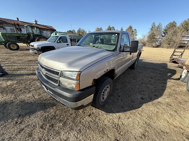 Image of Chevrolet 2500HD equipment image 1