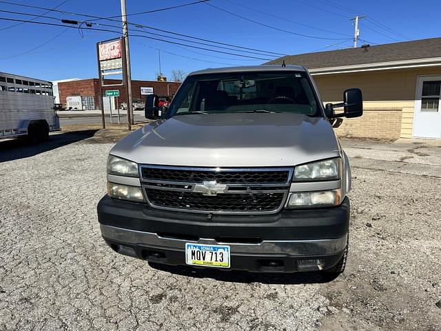 Image of Chevrolet 2500HD equipment image 4