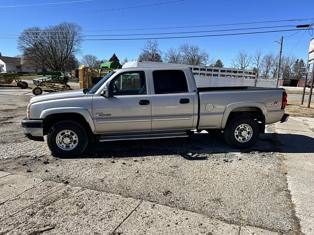 Image of Chevrolet 2500HD equipment image 1