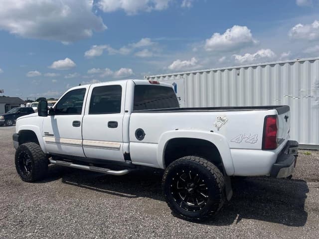 Image of Chevrolet 2500HD equipment image 1