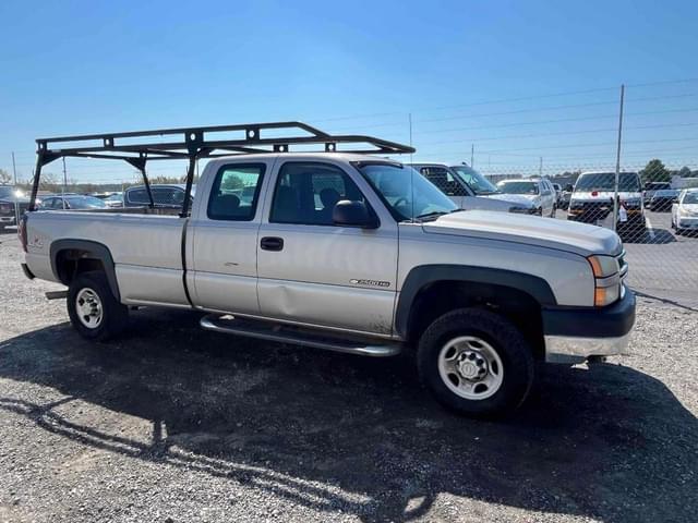 Image of Chevrolet 2500HD equipment image 3
