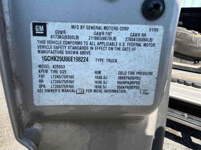 Image of Chevrolet 2500HD equipment image 4