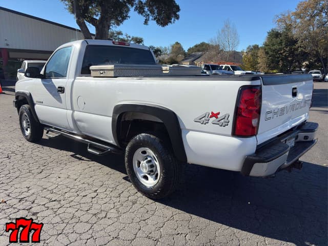 Image of Chevrolet 2500HD equipment image 3