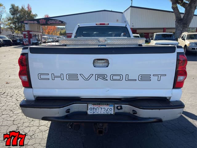 Image of Chevrolet 2500HD equipment image 4