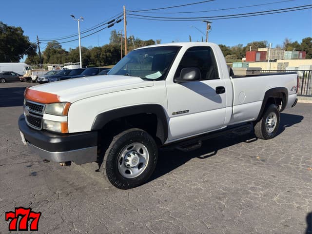 Image of Chevrolet 2500HD equipment image 1