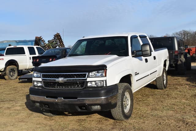 Image of Chevrolet 2500HD equipment image 1