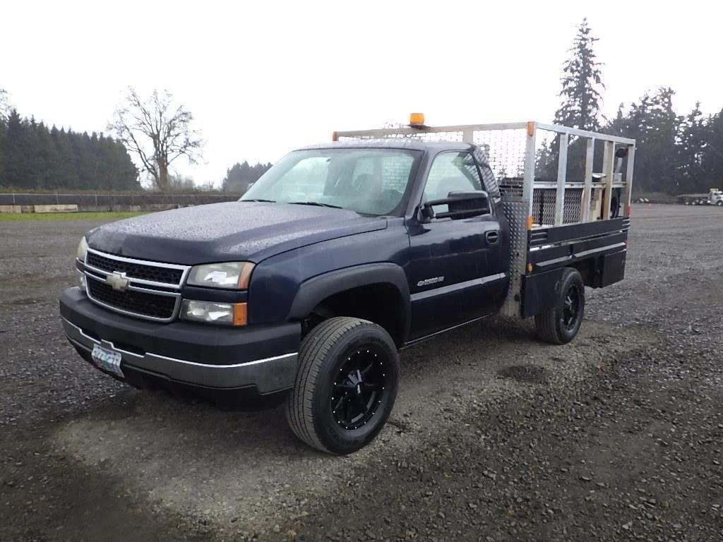 2006 Chevrolet 2500HD Equipment Image0