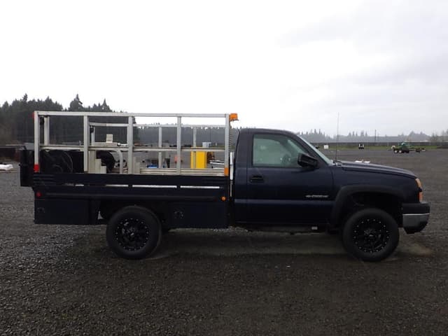 Image of Chevrolet 2500HD equipment image 3