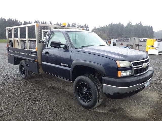 Image of Chevrolet 2500HD equipment image 2