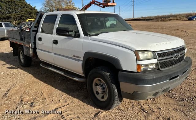 Image of Chevrolet 2500HD equipment image 2