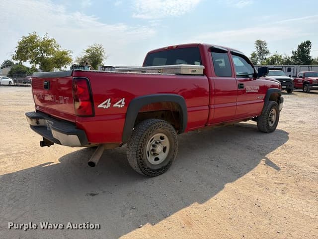 Image of Chevrolet 2500HD equipment image 4