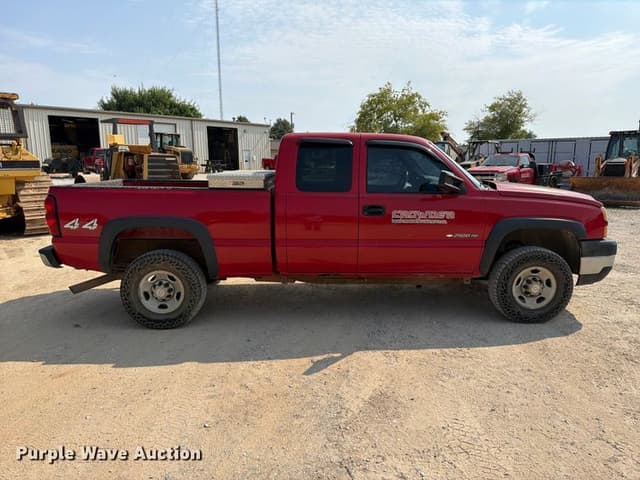 Image of Chevrolet 2500HD equipment image 3