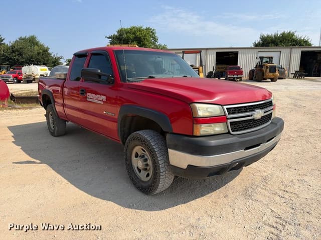 Image of Chevrolet 2500HD equipment image 2