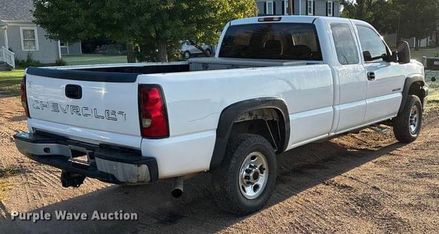 Image of Chevrolet 2500HD equipment image 4