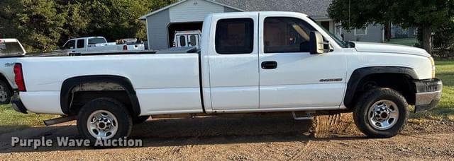 Image of Chevrolet 2500HD equipment image 3