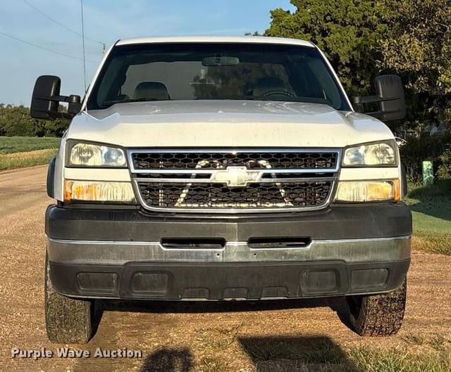 Image of Chevrolet 2500HD equipment image 1