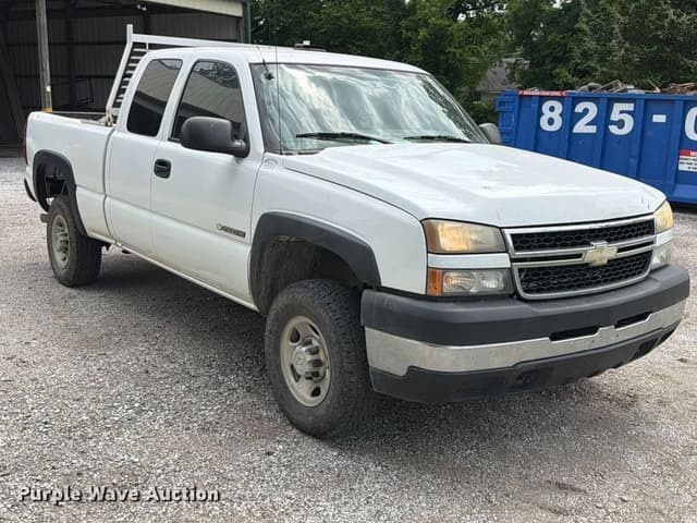 Image of Chevrolet Silverado equipment image 1