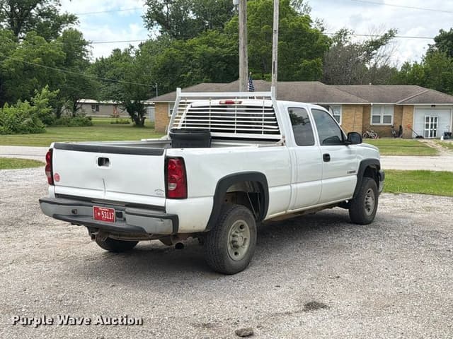 Image of Chevrolet Silverado equipment image 3
