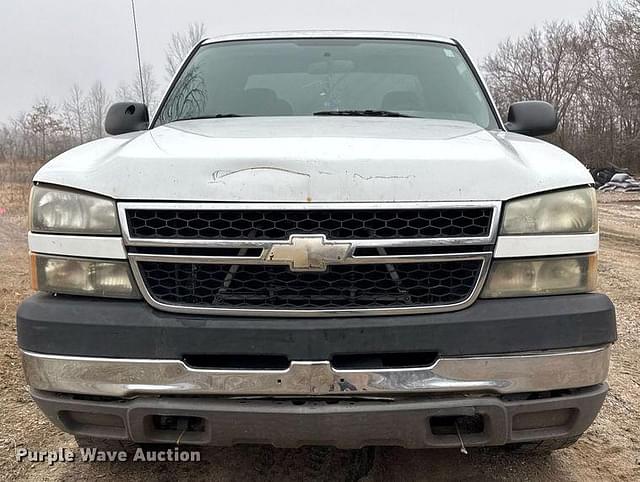 Image of Chevrolet 2500HD equipment image 1