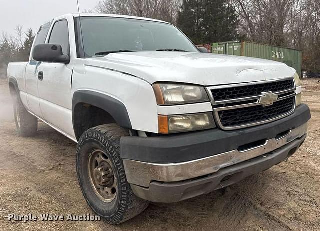 Image of Chevrolet 2500HD equipment image 2