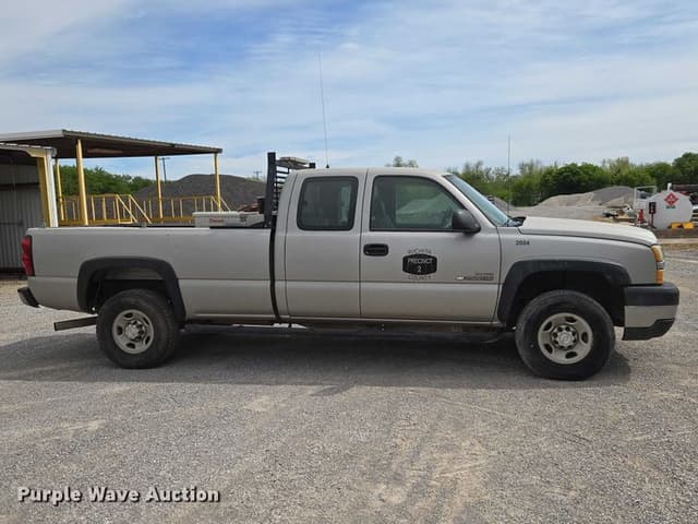 Image of Chevrolet 2500HD equipment image 3