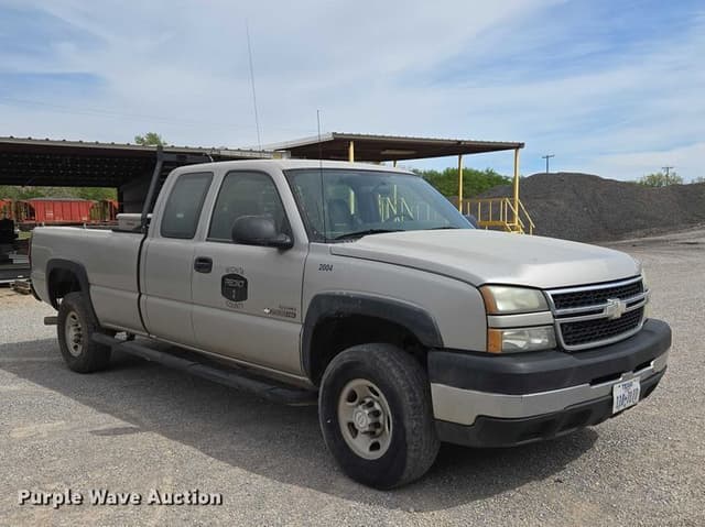 Image of Chevrolet 2500HD equipment image 2