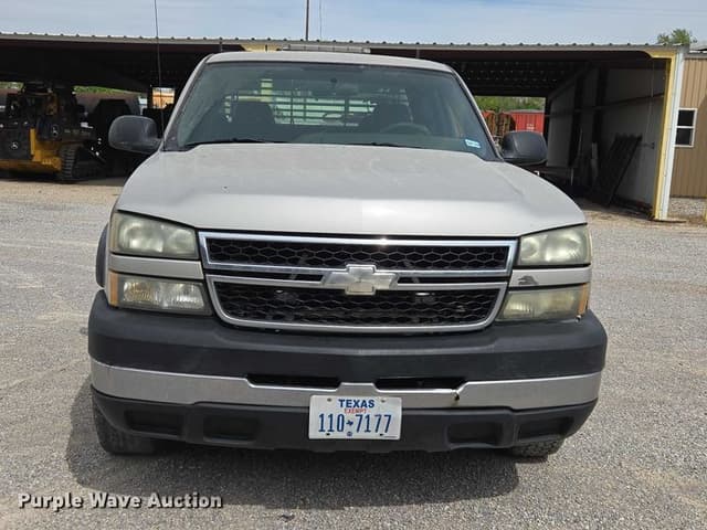 Image of Chevrolet 2500HD equipment image 1