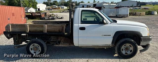 Image of Chevrolet 2500HD equipment image 3