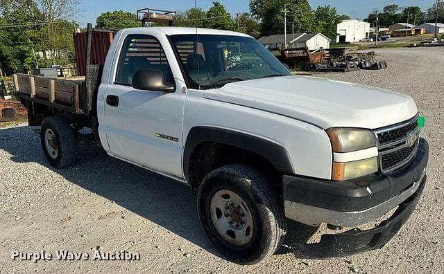 Image of Chevrolet 2500HD equipment image 2