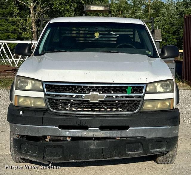 Image of Chevrolet 2500HD equipment image 1