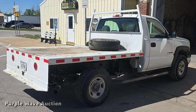 Image of Chevrolet 2500HD equipment image 4