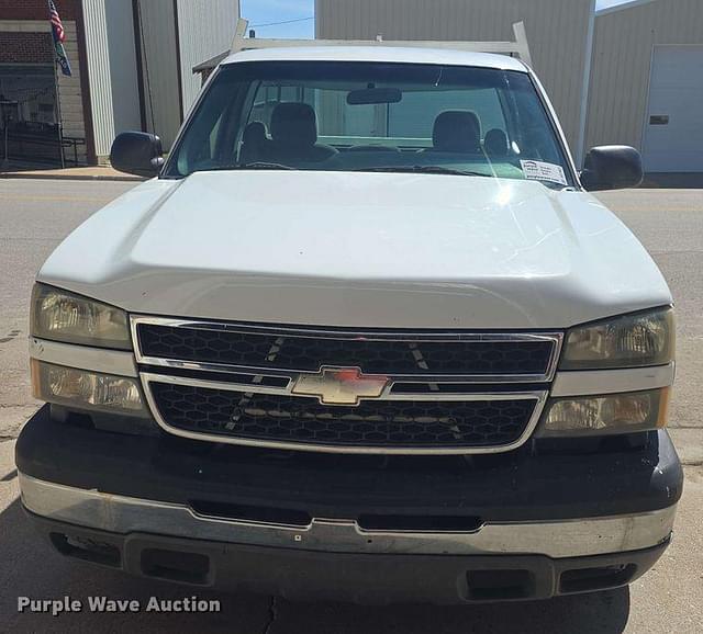 Image of Chevrolet 2500HD equipment image 1