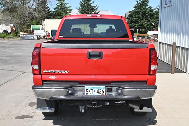Image of Chevrolet 2500HD equipment image 4