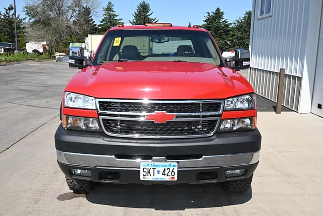 Image of Chevrolet 2500HD equipment image 3