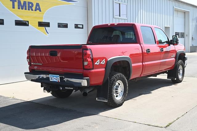 Image of Chevrolet 2500HD equipment image 2