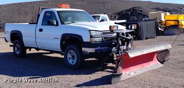 Image of Chevrolet 2500HD equipment image 2