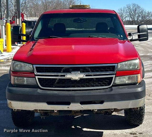 Image of Chevrolet 2500HD equipment image 1