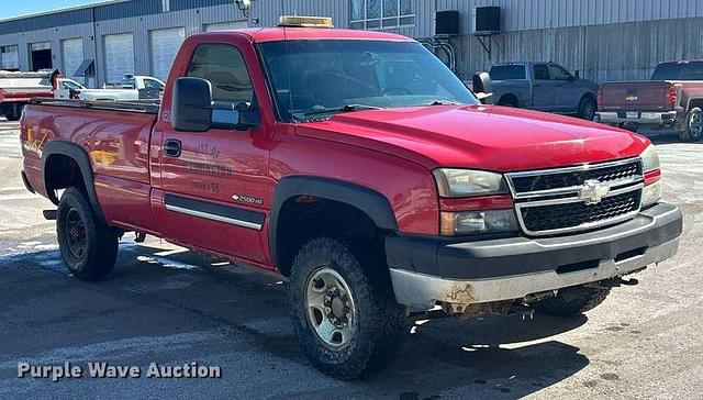 Image of Chevrolet 2500HD equipment image 2