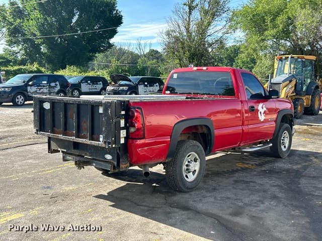 Image of Chevrolet Silverado equipment image 4