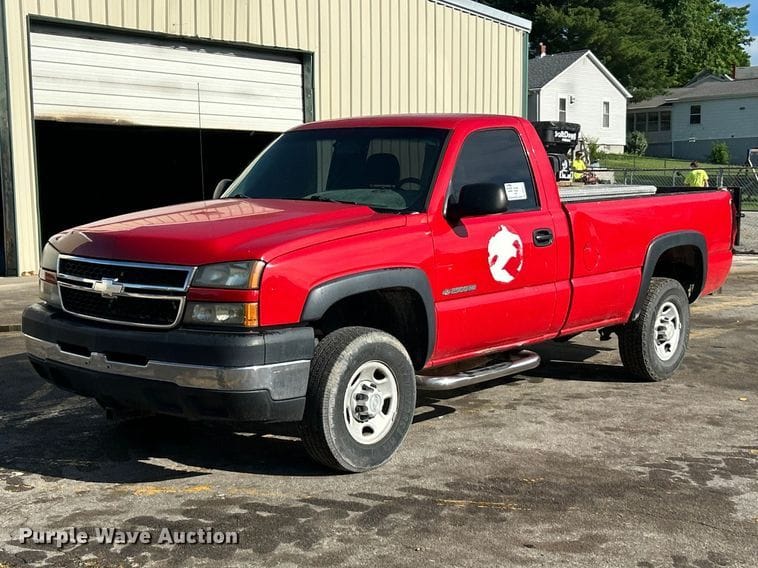 2006 Chevrolet Silverado Equipment Image0
