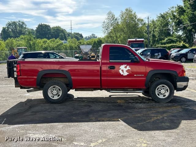 Image of Chevrolet Silverado equipment image 3