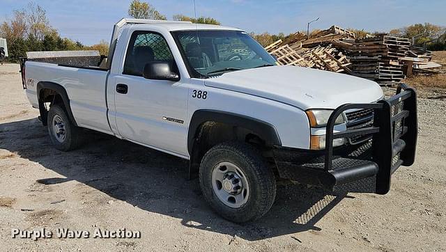 Image of Chevrolet 2500HD equipment image 2