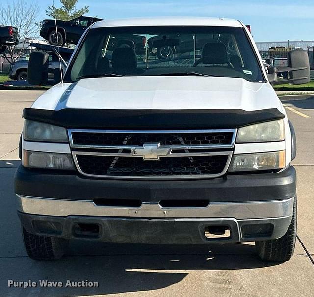 Image of Chevrolet 2500HD equipment image 1